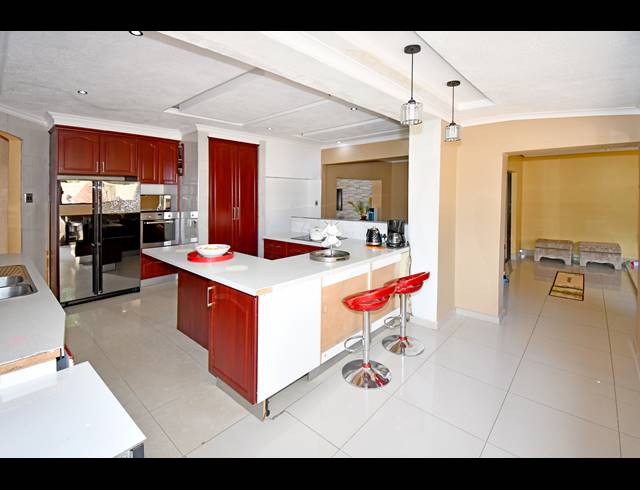 3 BEDROOM HOUSE FOR SALE IN BRAMLEY